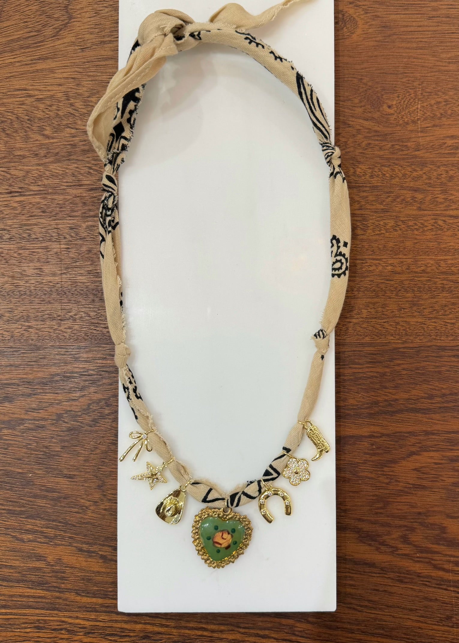 BANDANA NECKLACE // BEIGE HEART