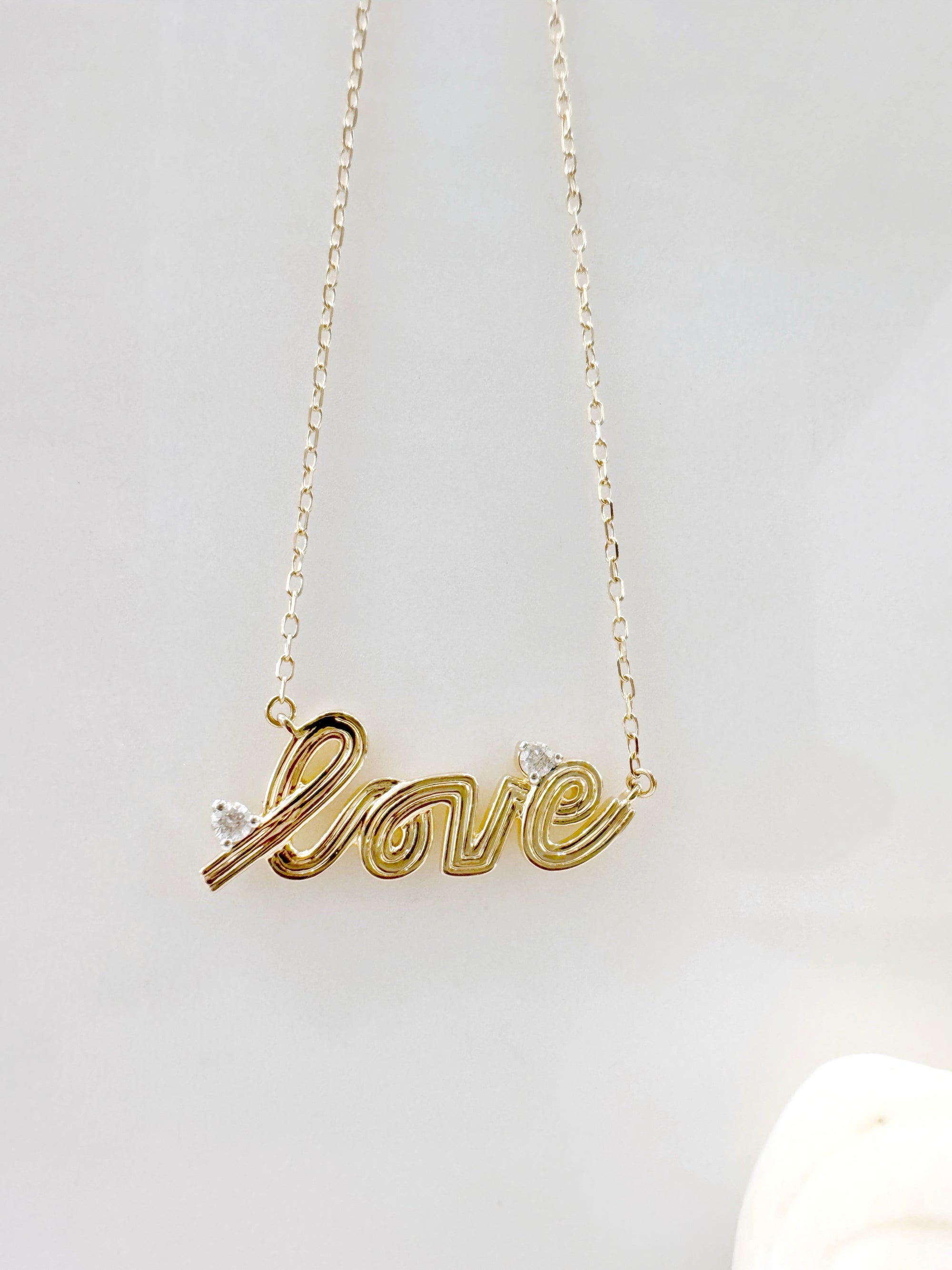 GROOVY LOVE NECKLACE