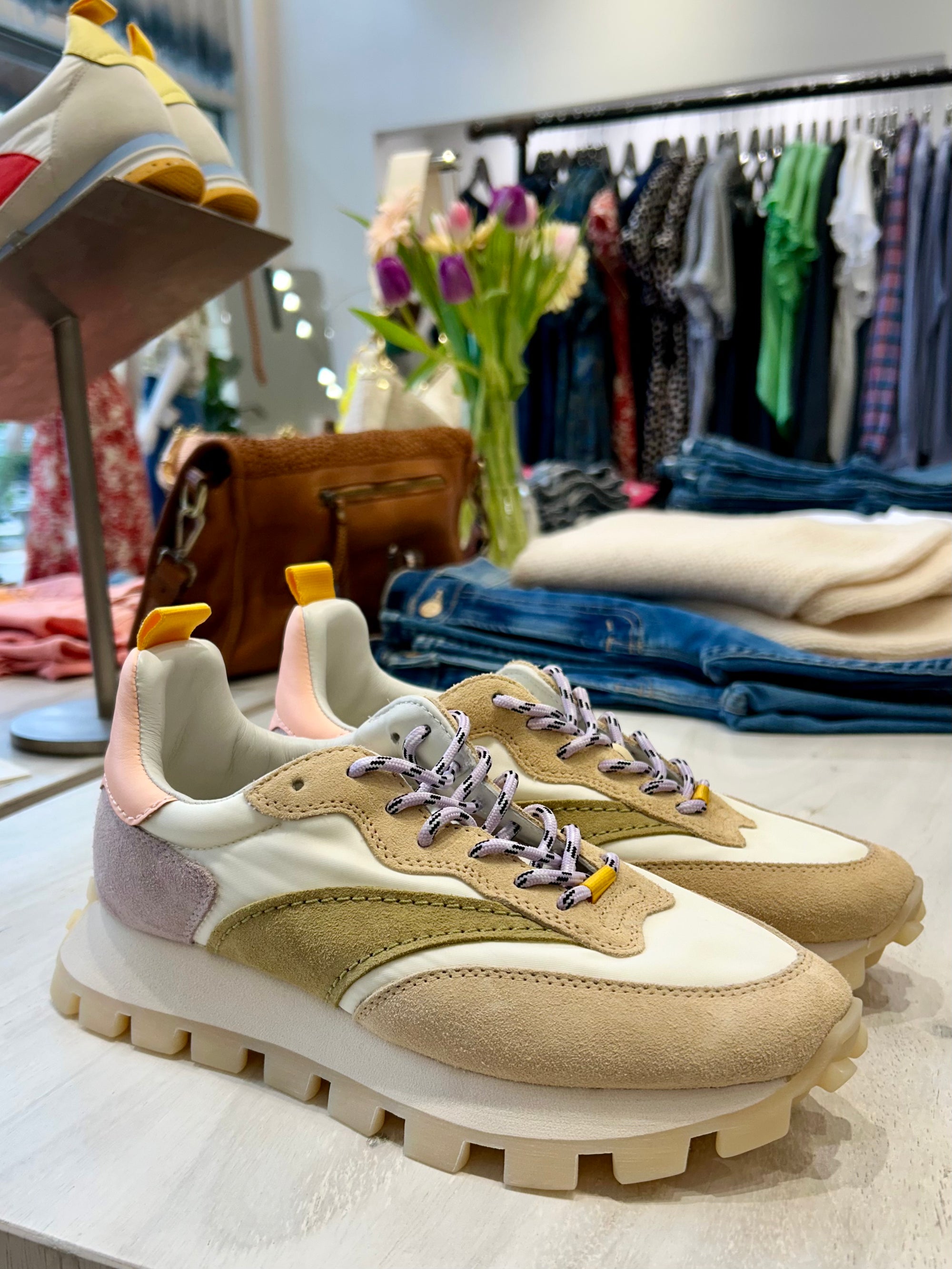 OSAKA SNEAKERS IN DESERT