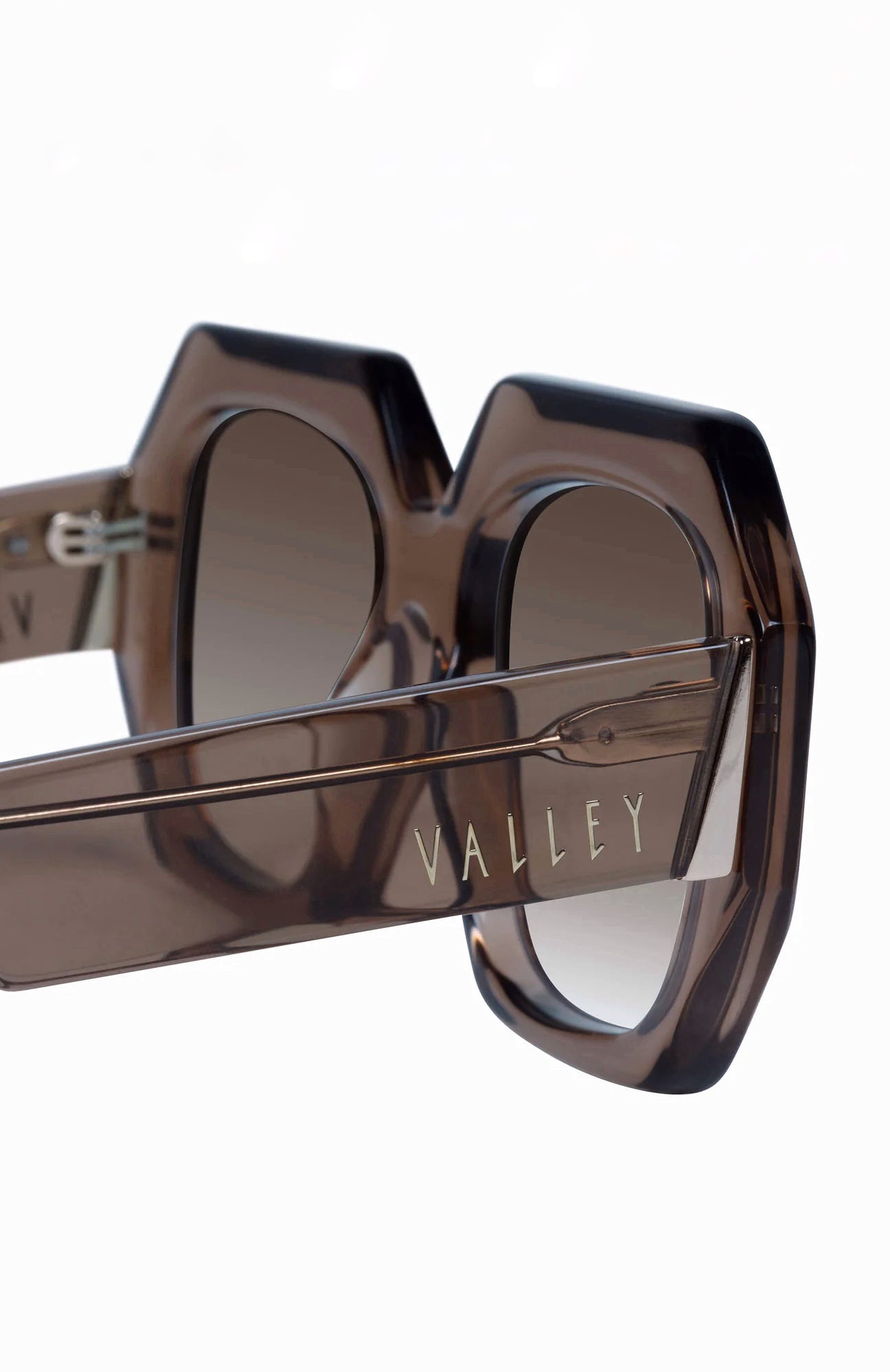 MONOLITH SUNNIES IN MOCHA
