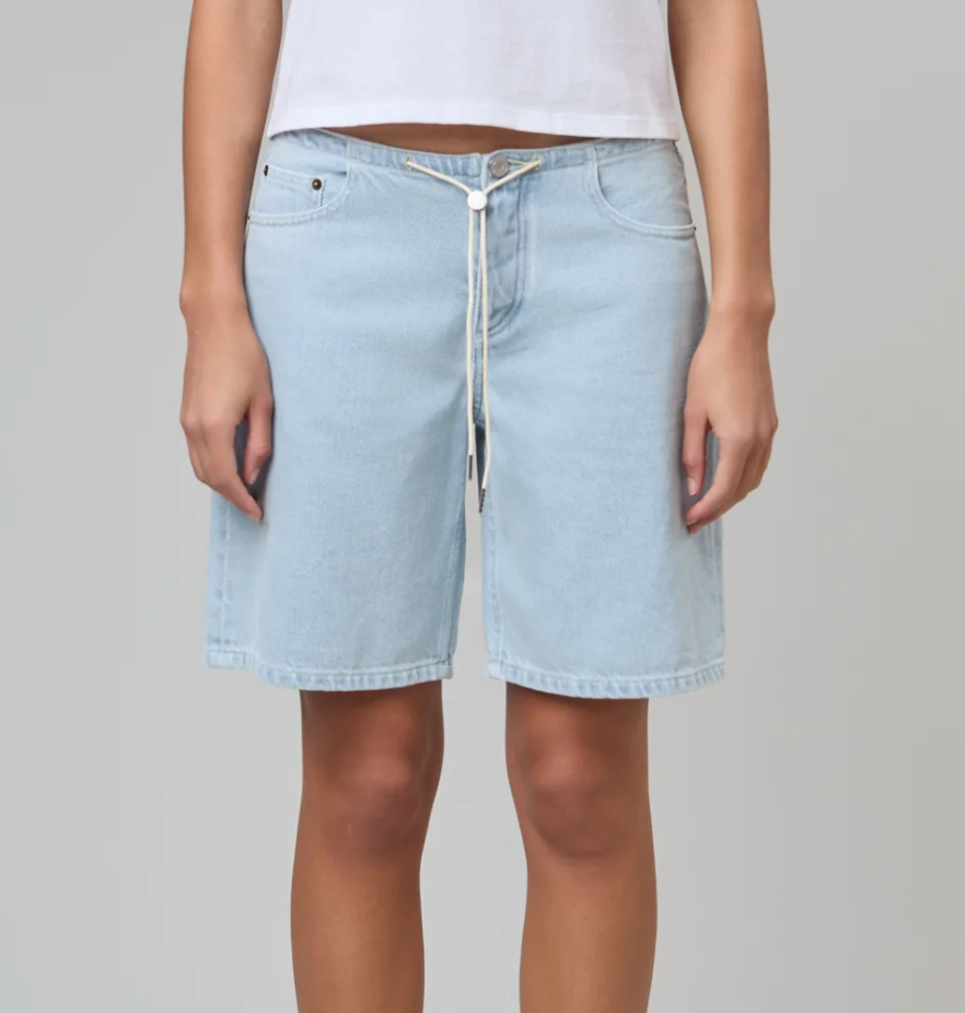 COOL SHORTS IN VINTAGE BLUE