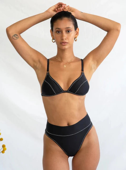 HIGH KICK BRIEF IN NOIR ZIG