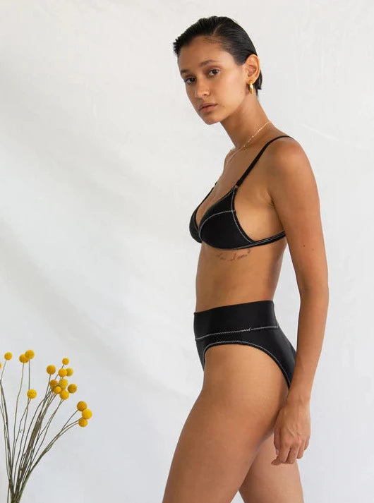 HIGH KICK BRIEF IN NOIR ZIG