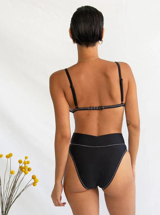 HIGH KICK BRIEF IN NOIR ZIG