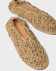WOVEN FLAT IN BEIGE