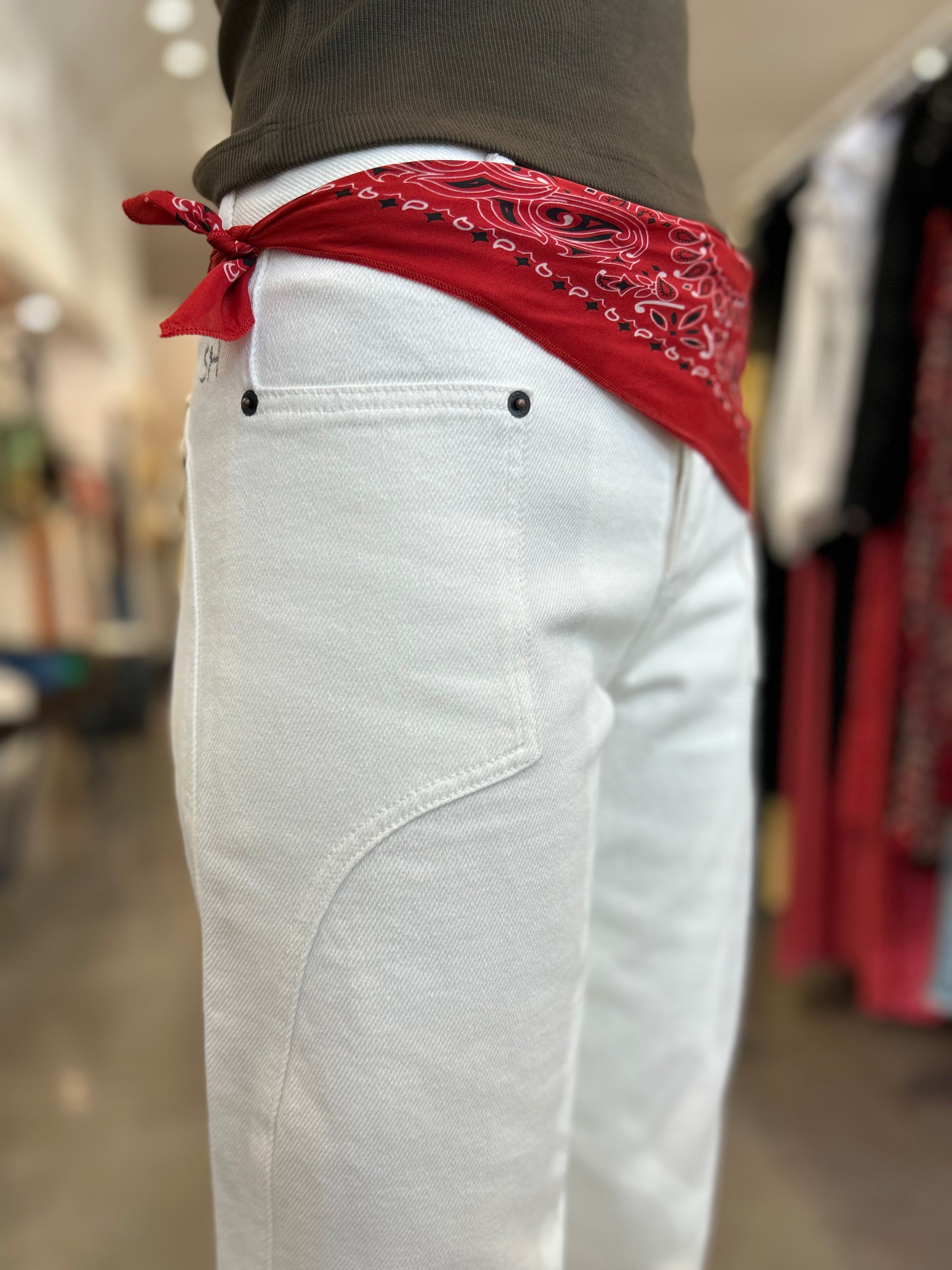 SILK BANDANA IN TRUE RED