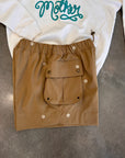EMBROIDERED CARGO SHORTS IN KHAKI WITH DAISY