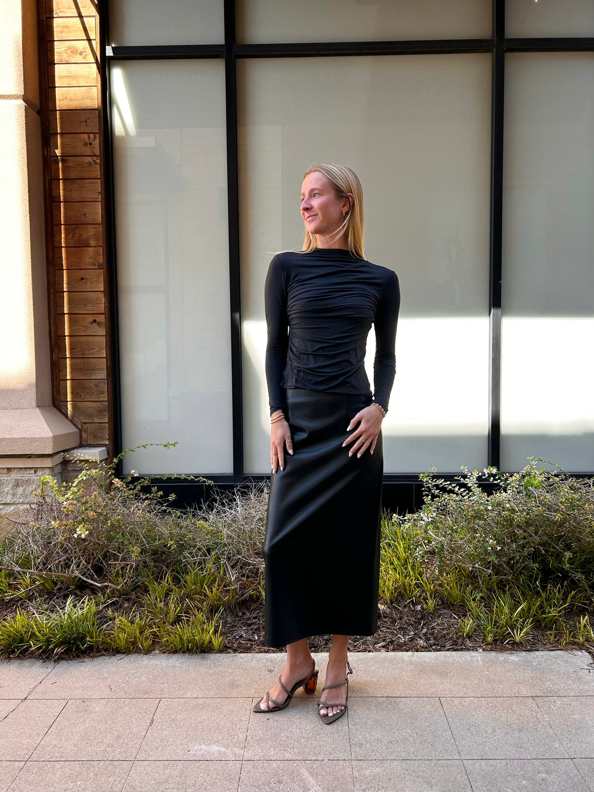 LEATHER CURVE SKIRT