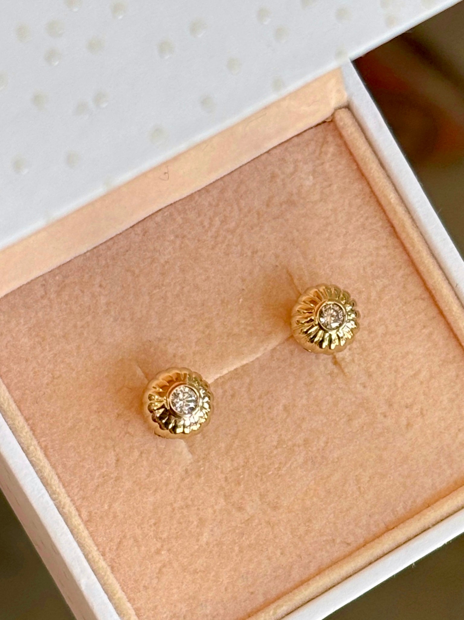 GROOVY DIAMOND FLOWER STUDS