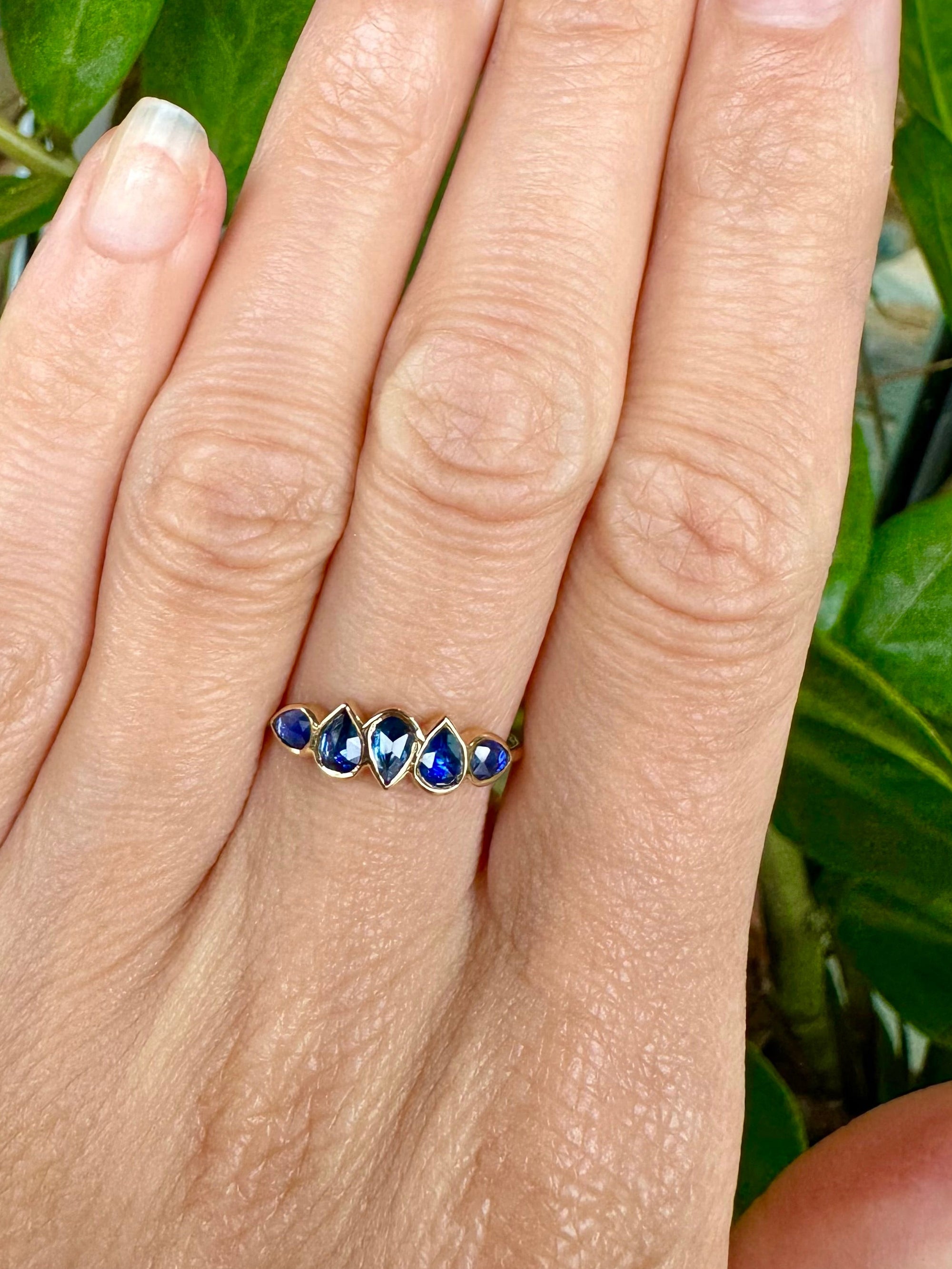 MULTI SAPPHIRE RING
