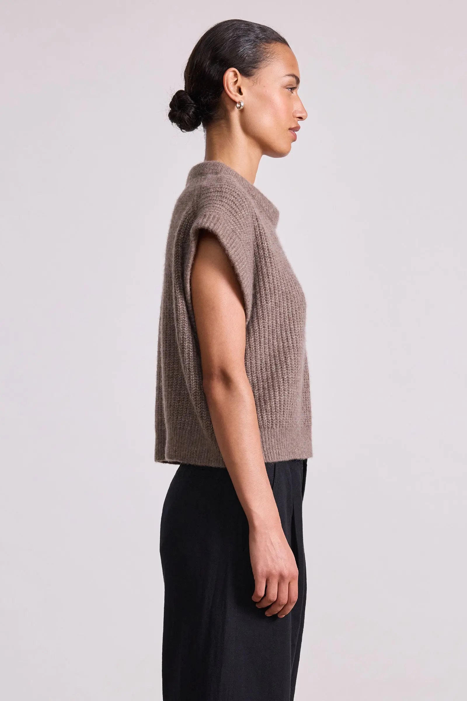 SOFTEST OLIVA CASHMERE VEST