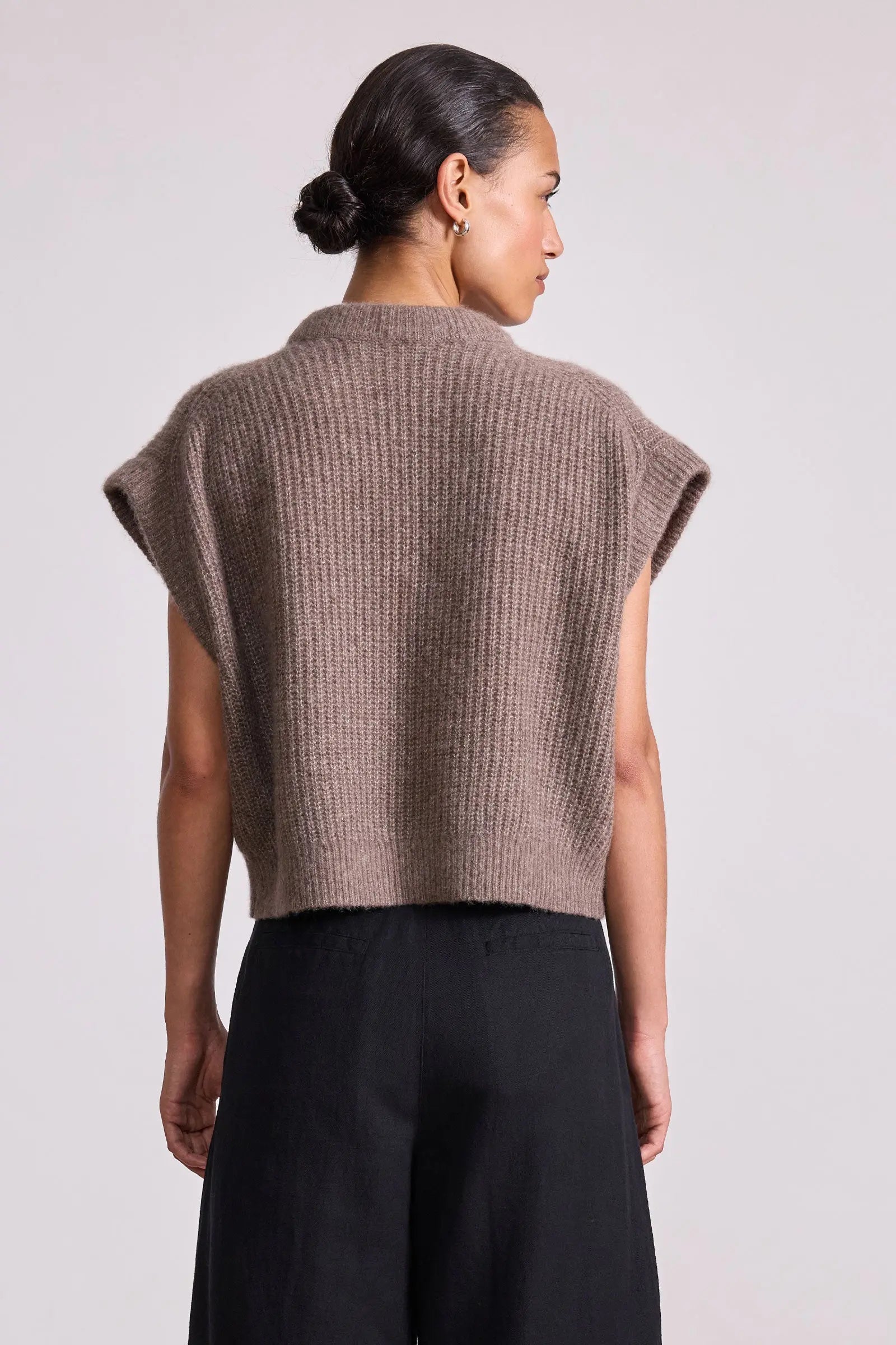 SOFTEST OLIVA CASHMERE VEST