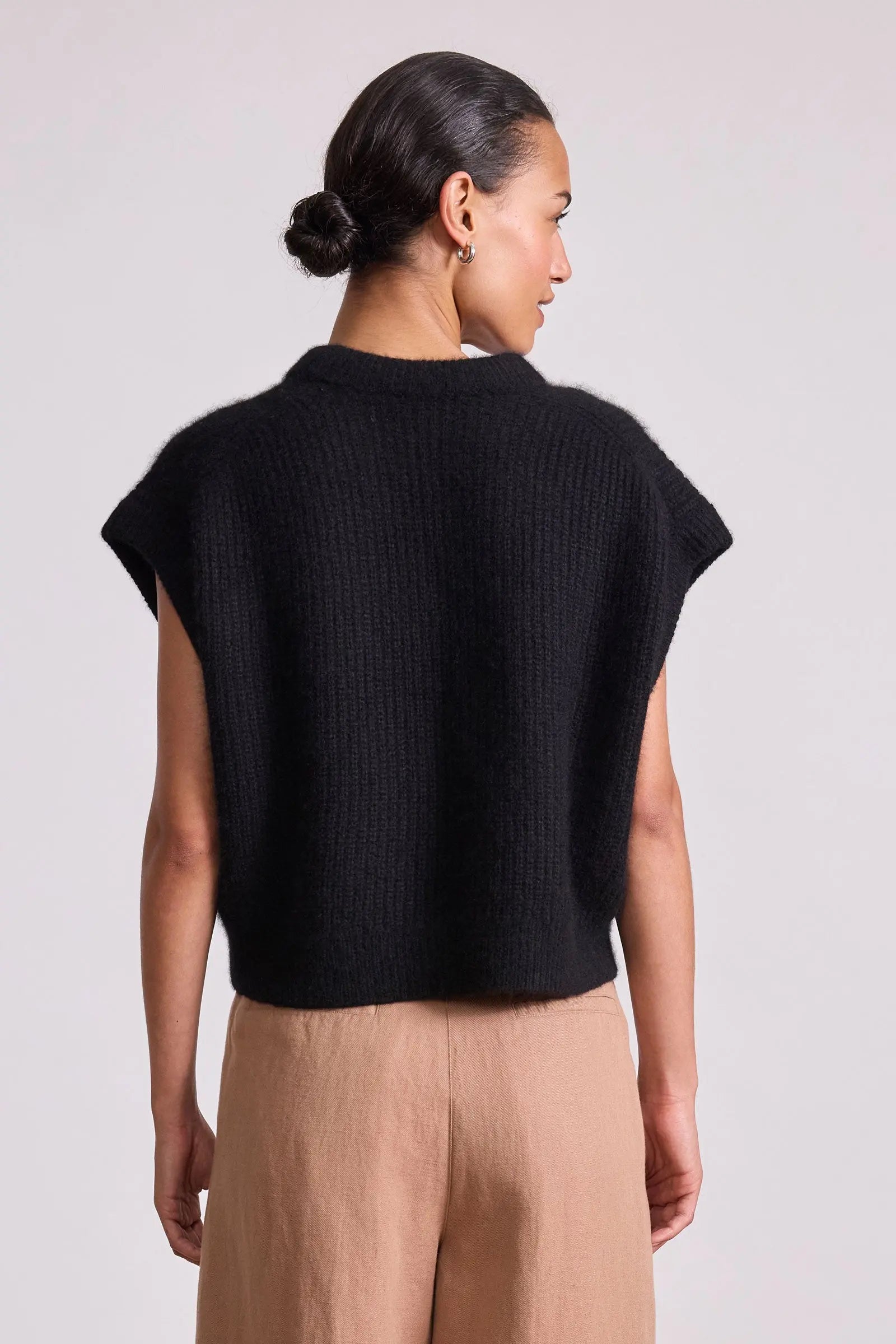 SOFTEST OLIVA CASHMERE VEST IN BLACK