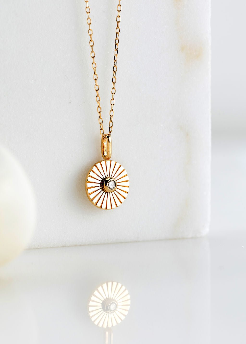 ROUND DIAMOND RAYS NECKLACE