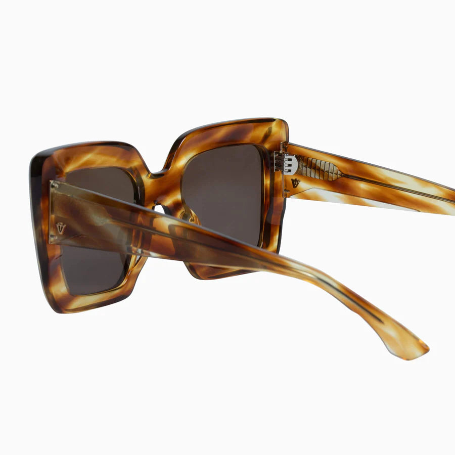 AMOUR SUNNIES IN TORTOISESHELL