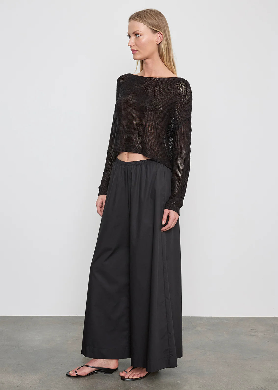 LINEN BATEAU TOP IN BLACK
