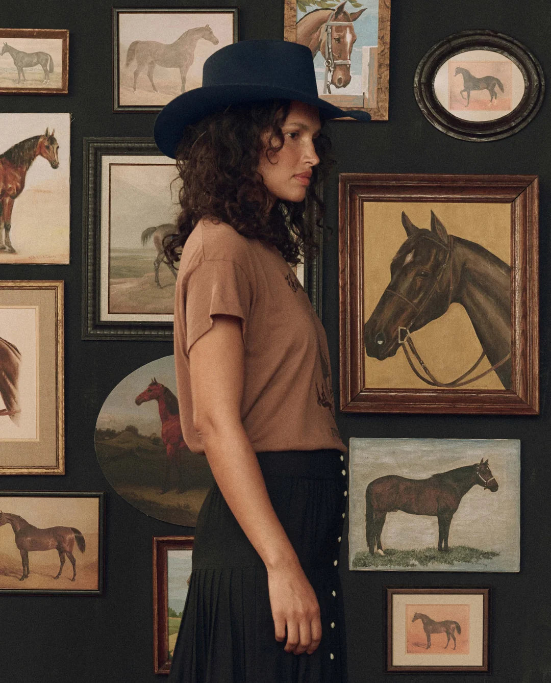 BOXY CREW TEE IN TOBACCO WITH STETSON GRAPHIC