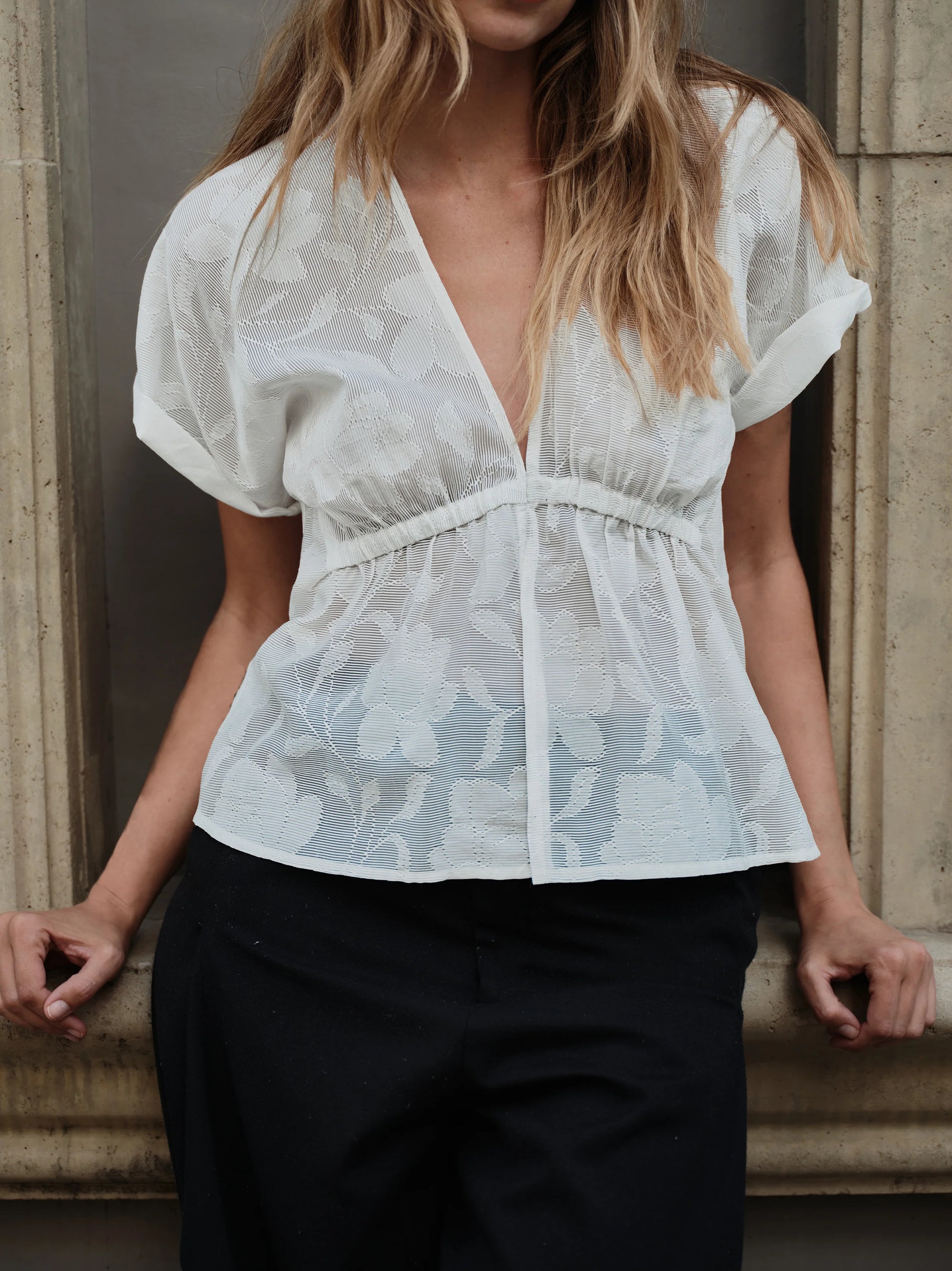 DOLMAN TOP IN SHEER ETCHED FLORAL