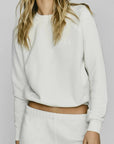 SHRUNKEN RAGLAN SWEATSHIRT IN CREAM