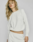 SHRUNKEN RAGLAN SWEATSHIRT IN CREAM