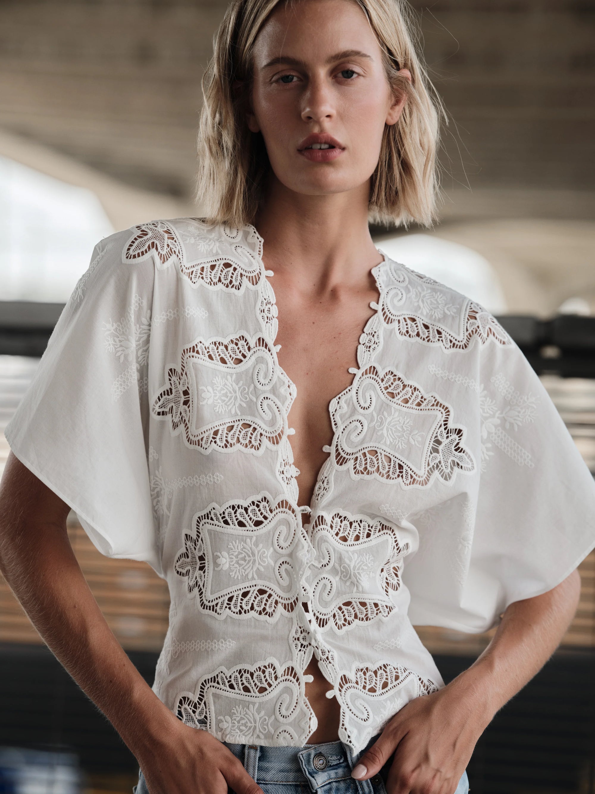 FEMME TOP IN WHITE LACE