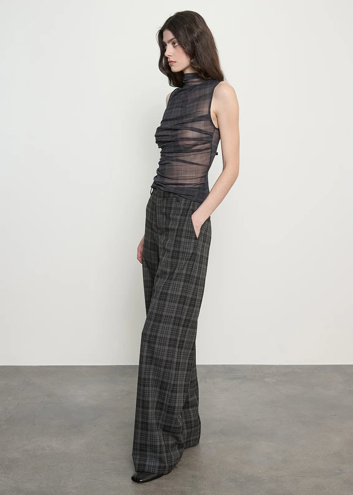 MESH SLEEVELESS TWIST TOP