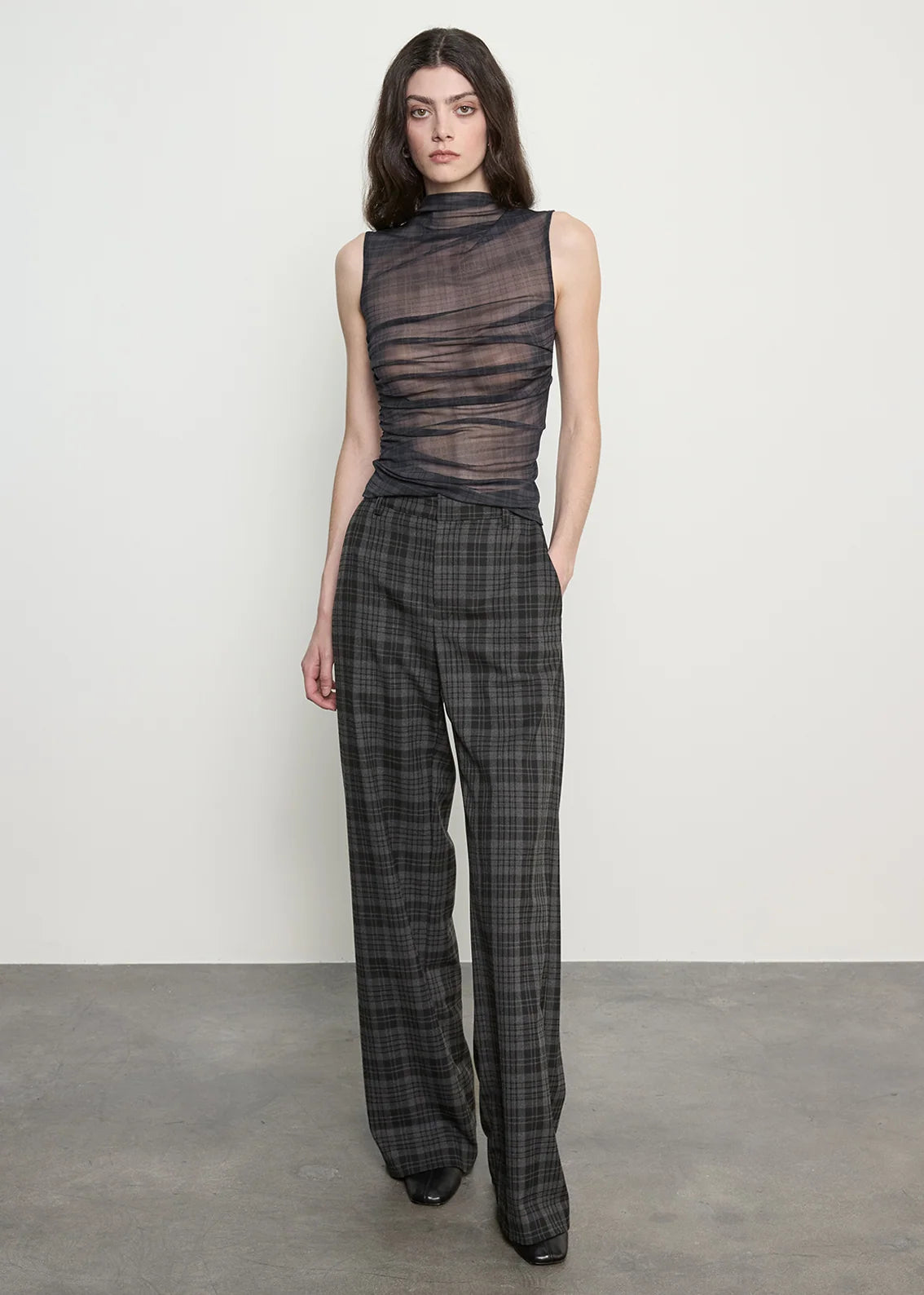 MESH SLEEVELESS TWIST TOP