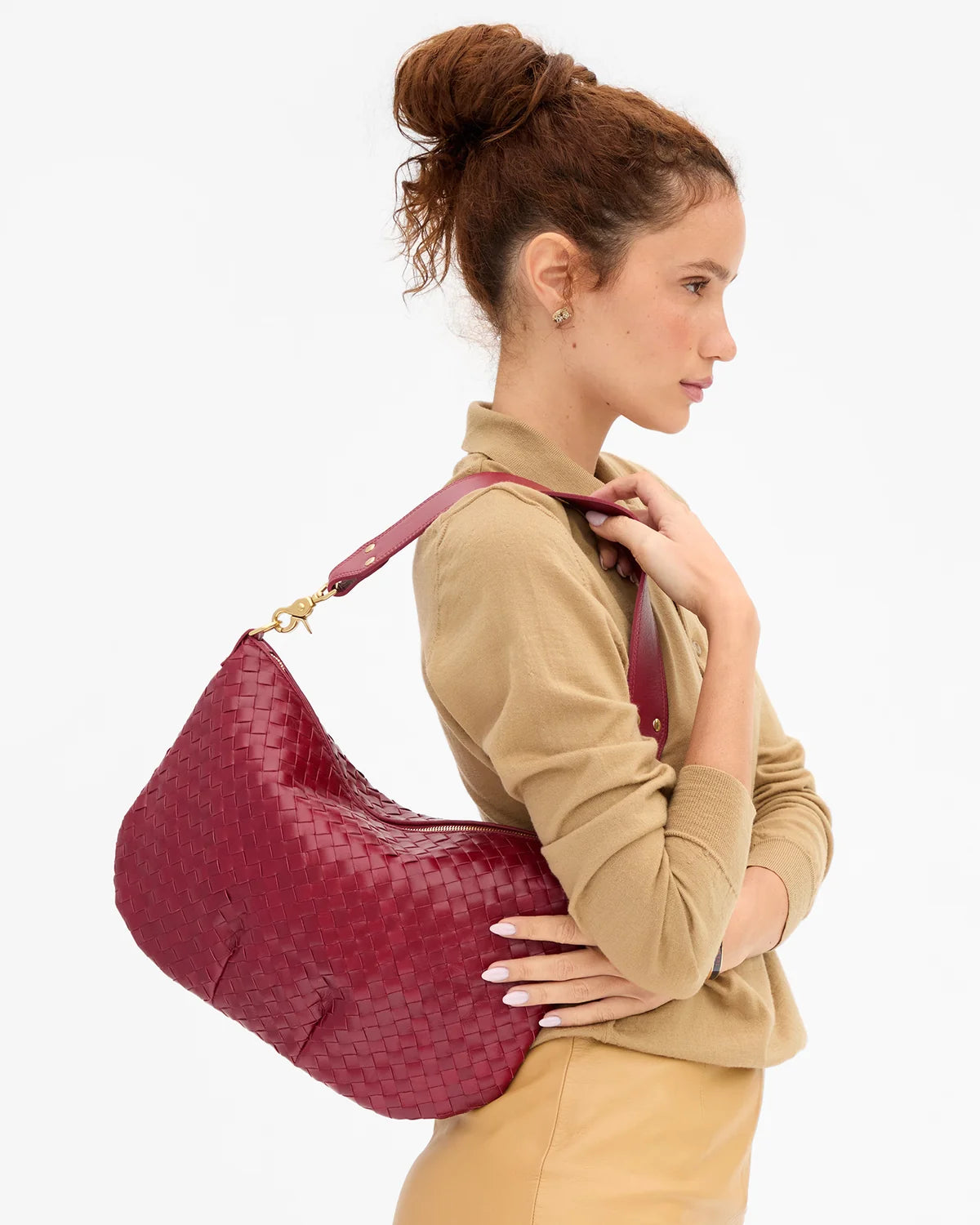 MOYEN MESSENGER IN GARNET