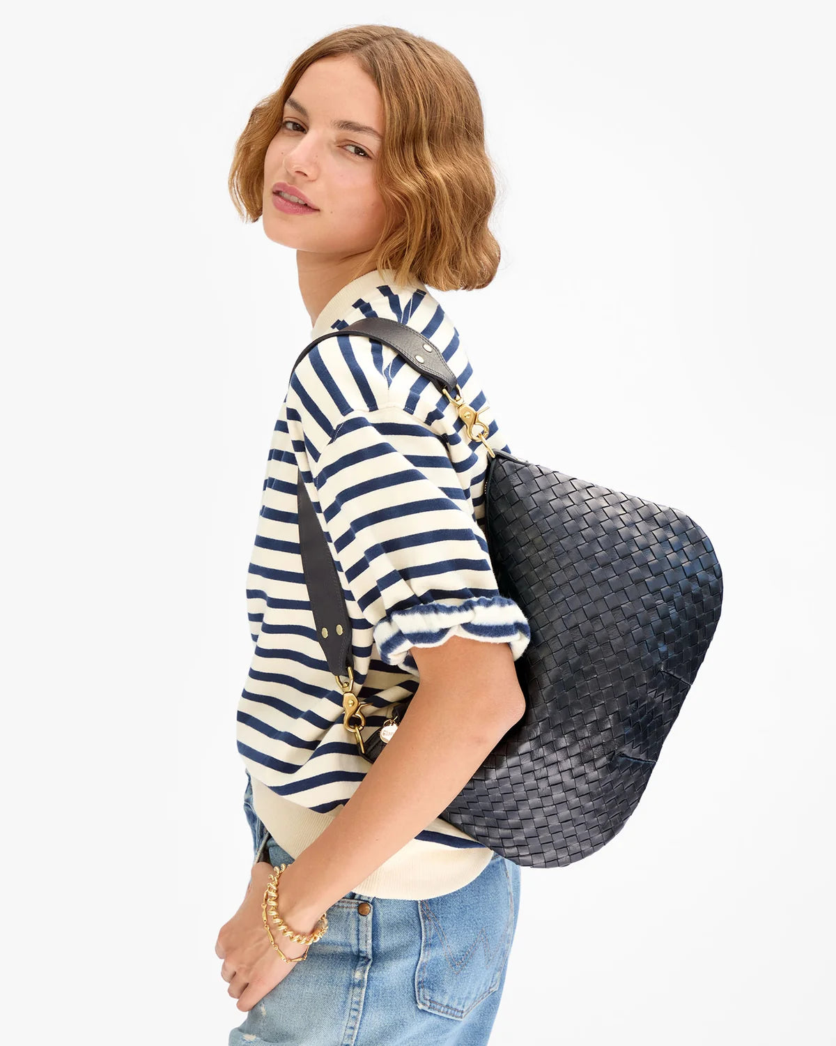 MOYEN MESSENGER IN TWILIGHT