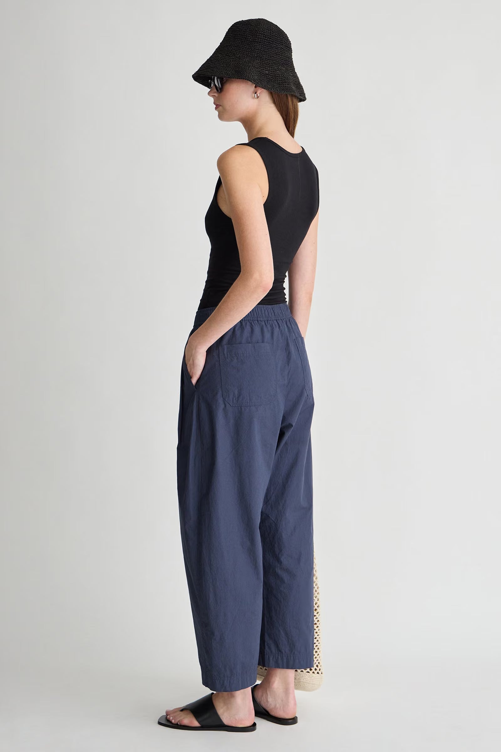 SPA PLEAT PANT IN NAVY