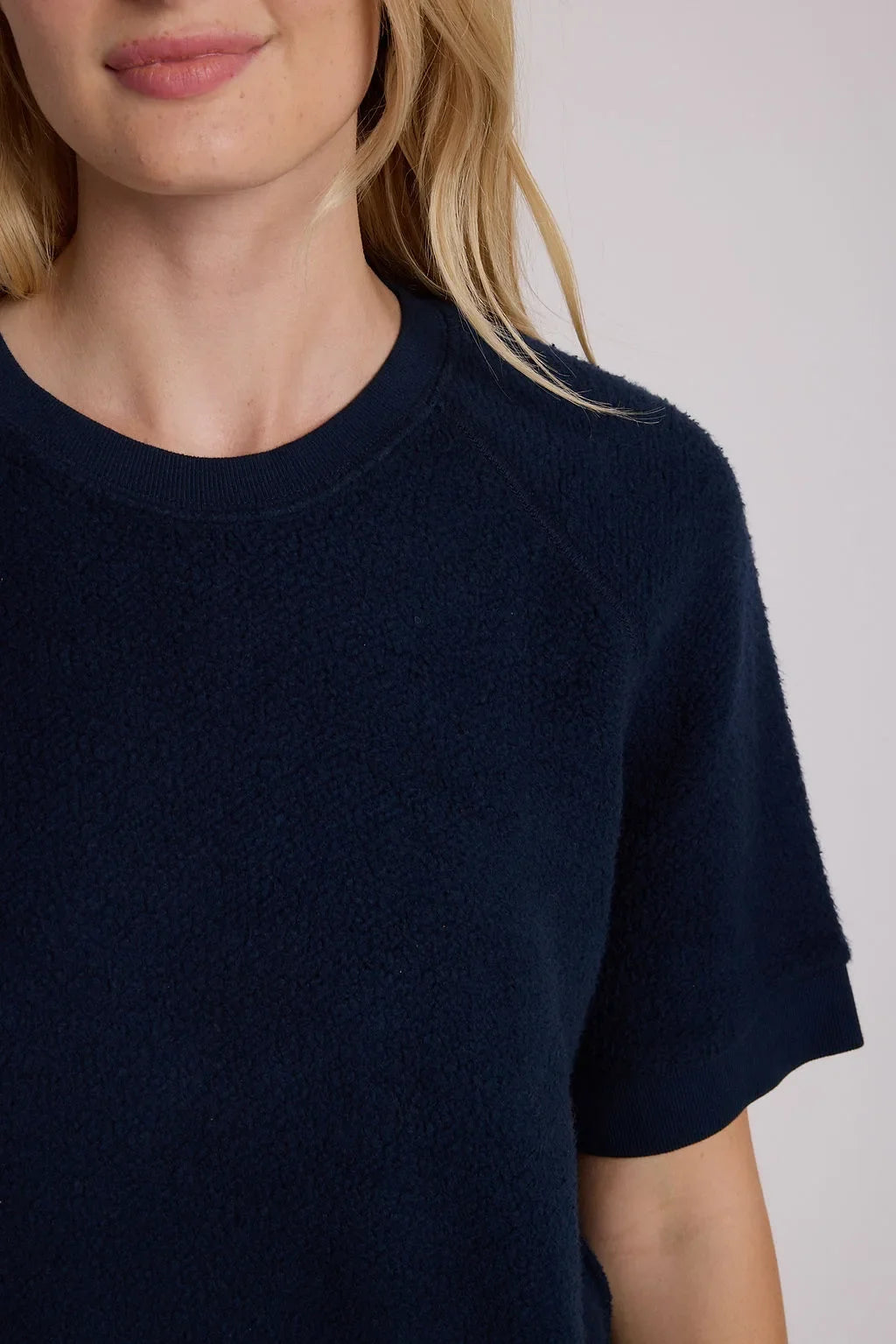 ZIGGY SHORT SLEEVE SWEATSHIRT IN NAVY