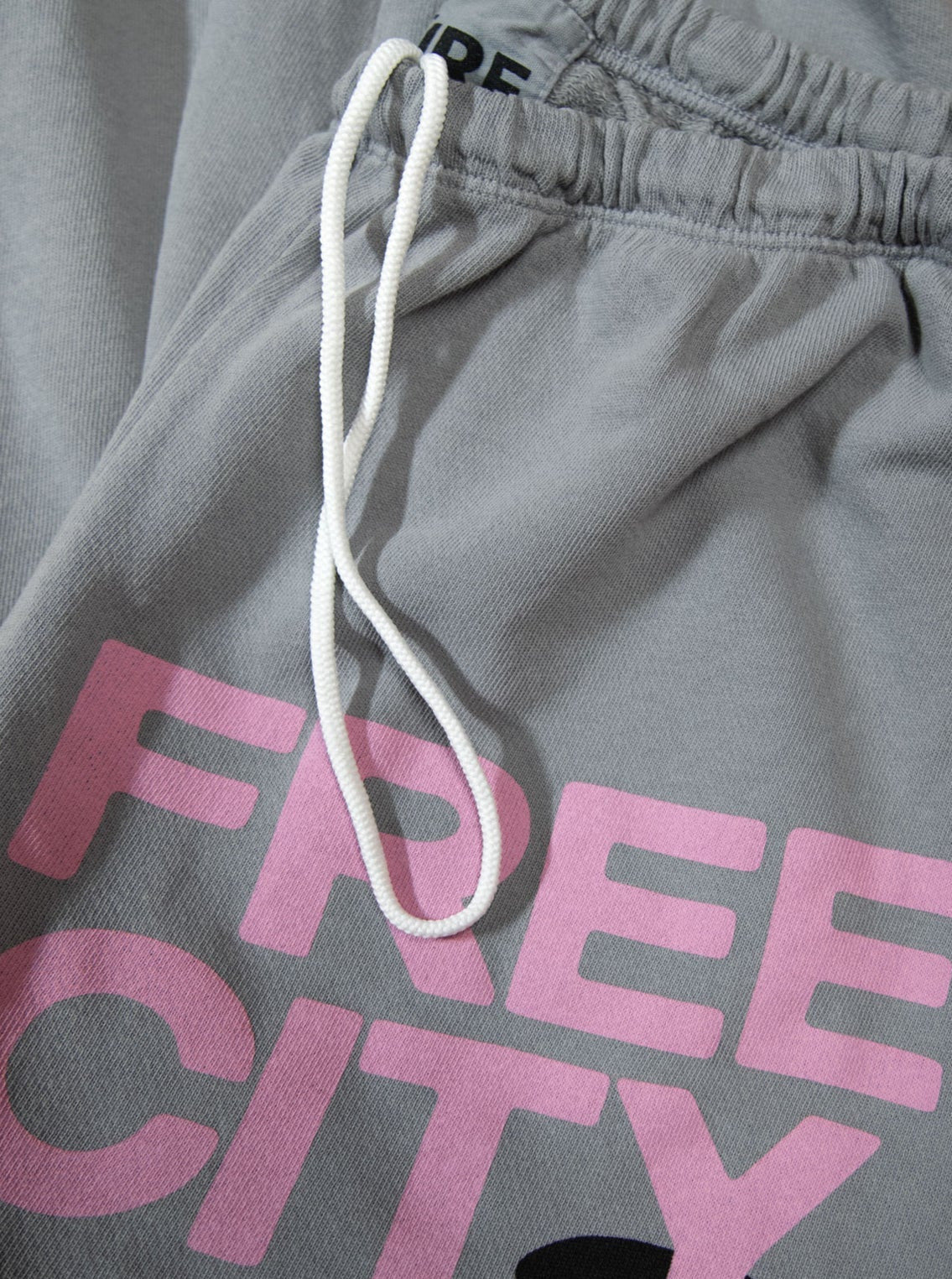 FREECITY FLOW SWEATPANT IN SILVER CLOUD