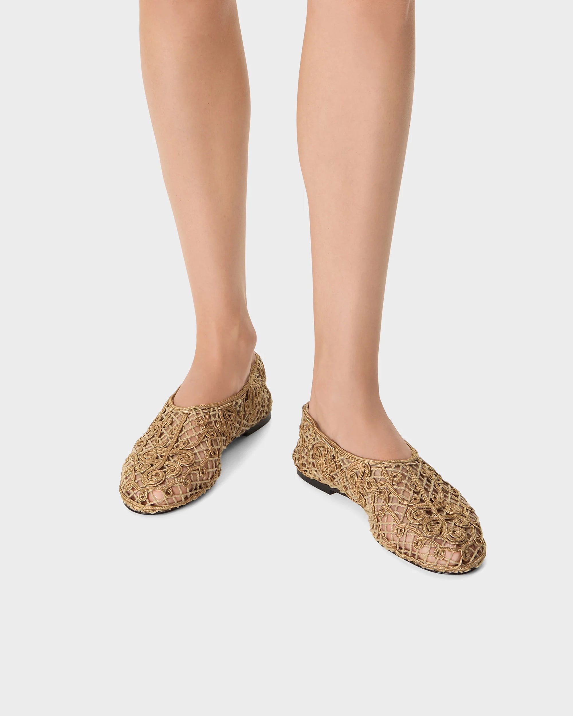 WOVEN FLAT IN BEIGE