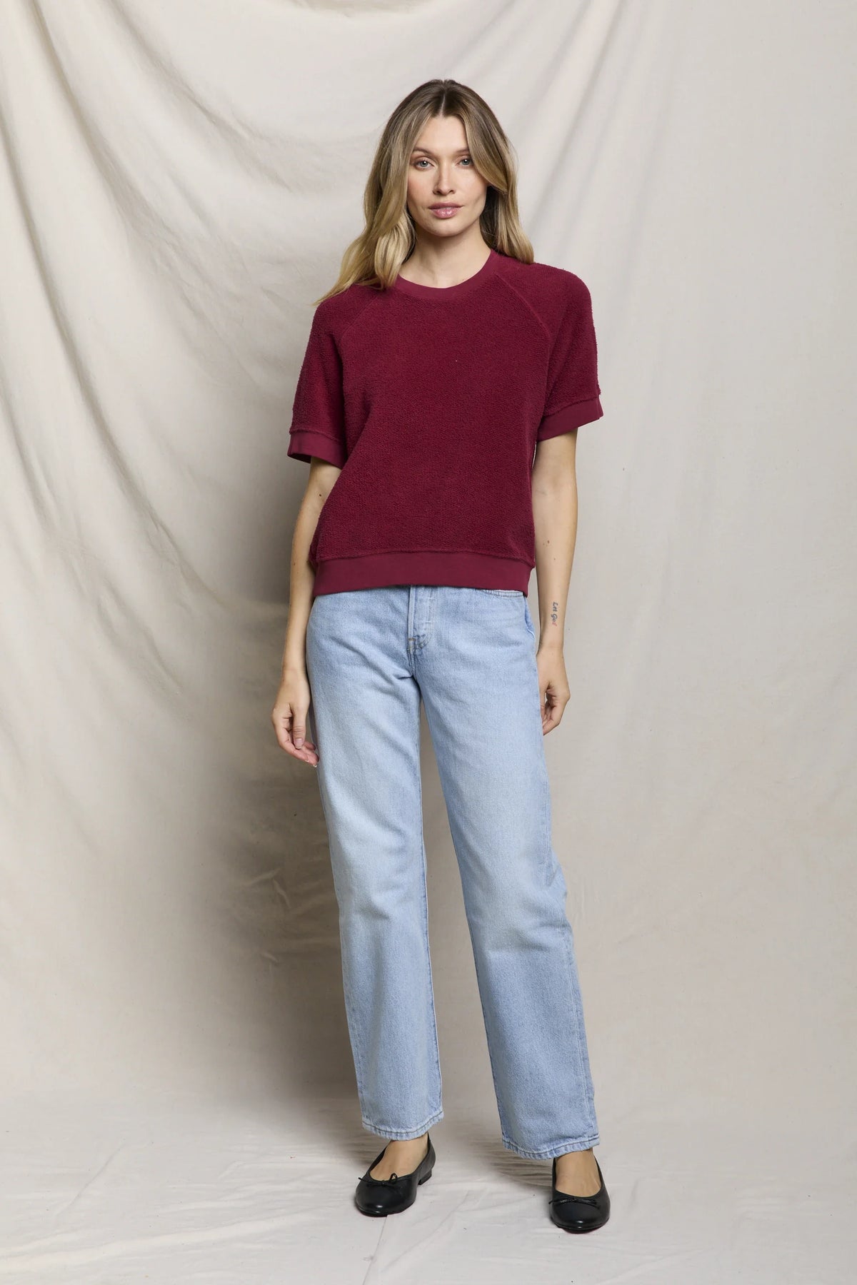 ZIGGY SHORT SLEEVE SWEATSHIRT IN RUBY RED